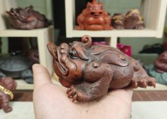 金蟾碗里的水怎么换，碗里的水是供满还是半碗？