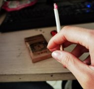 饭圈刻烟吸肺什么意思？什么梗？