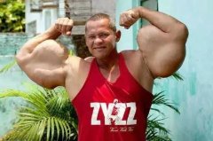 史上最强肌肉男好恶心，肌肉男当街让人摸胸肌