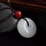 戴玉佩的好处和禁忌，玉佩佩戴到哪个位置好