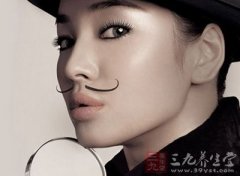女生下巴长胡子是什么原因？女生下巴长胡子图片