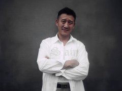 老金扮演者侯岩松妻子是谁？侯岩松多大了