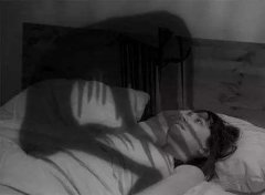 鬼压床如何快速醒来？鬼压床放什么东西辟邪放剪刀可以吗？