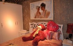 结婚照为什么不能挂床头？结婚照挂在卧室什么位置好