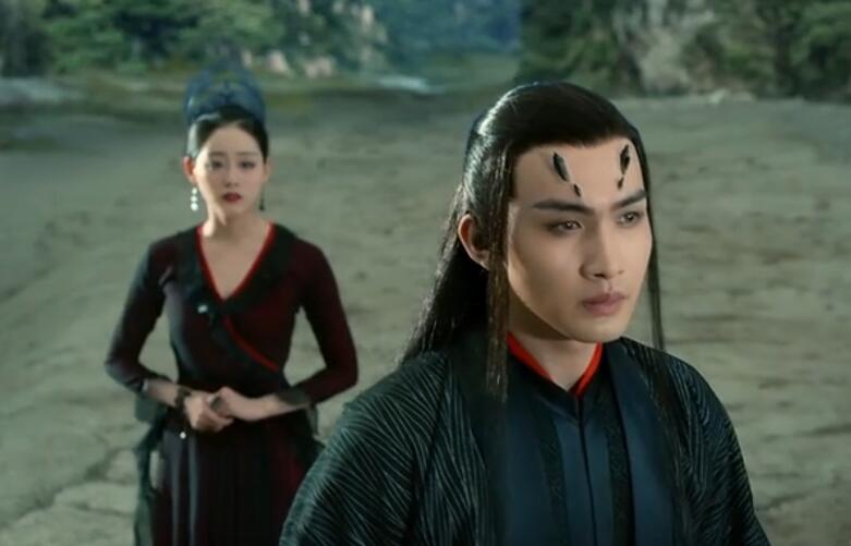 离镜和玄女结局没在一起，玄女的下场自毁双眼后疯了