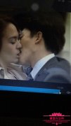 黄轩吻戏伸舌头图片，黄轩有女朋友了吗(是李倩吗)？