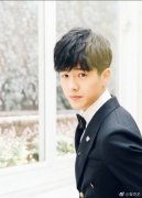 山崎贤人迈入日本一线男星行列，他的女友只有她一人