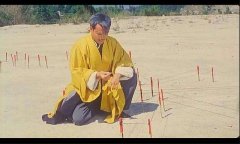 林正英为什么死的那么早？为什么英叔死后葬在美国并用佛教方式葬