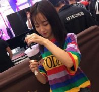 抖音莉哥为什么叫三万姐？莉哥是怎么火起来的，黑历史一箩筐！