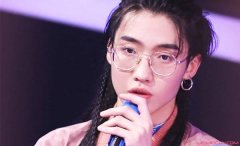 邓典为什么叫小仙子？邓典为什么不唱中文歌呀