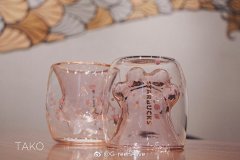 星巴克猫爪杯原价才199元，猫爪杯倒上水是什么样子？