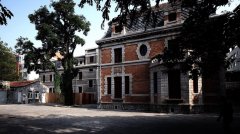 朝内81号废弃中为什么不拆了，警察曾辟谣这里闹鬼纯属谣言