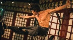 李小龙能打过特种兵吗，他能不能打赢十个普通人