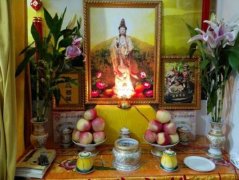 供水果要摆几个果盘，供的水果撤下时用上香吗？