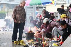 香港打小人的桥是什么桥，传说被打小人后会有什么反应？