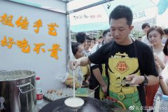 衣云鹤是德云社的吗，他和大鹏斗地主的电影叫什么？