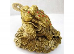 金蟾前面为什么要放一个碗，放水的碗用什么碗？