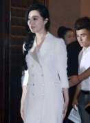 36岁为什么穿白衣白鞋子白腰带，36岁算中年还是青年？