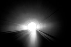 人死后还能听到家人的哭声吗？学医的告诉你能听到外界声音！