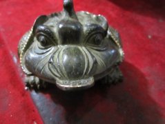 金蟾为什么是三足的少了一条腿？金蟾背北斗七星是什么说法