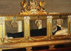 贝尔纳戴特是蜡像吗是真的假的？不腐原因是什么